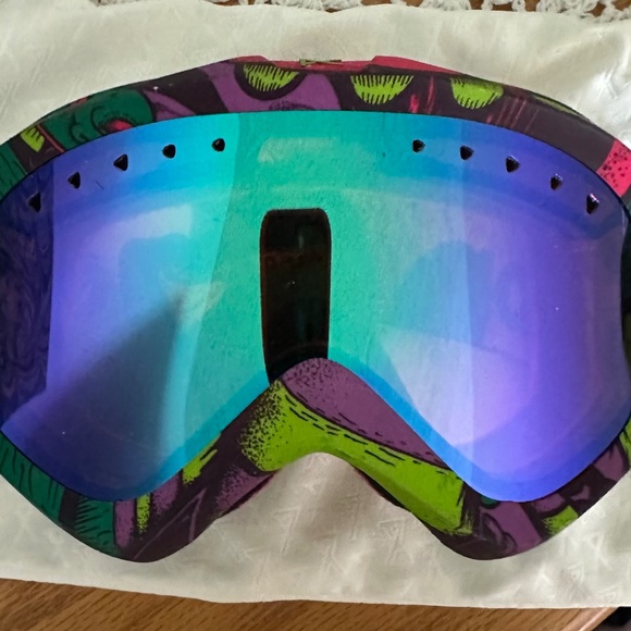 Ski Goggles - Picture 1 of 2